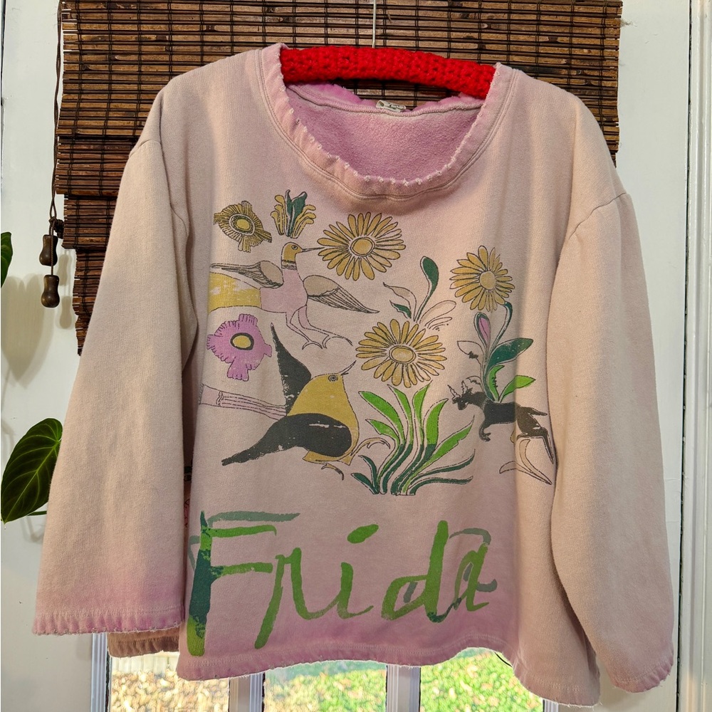Magnolia Pearl Frida Graphic Sweatshirt OSFM
Excellent condition Cotton